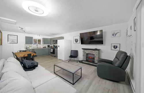 Streetsboro House | Mighty Duck At Heron Hill Retreat Hot Tub On Lake!