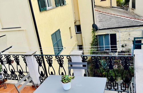 Castelletto Apartment | Migliorina House, characteristic Genoese apartment with terrace, city center