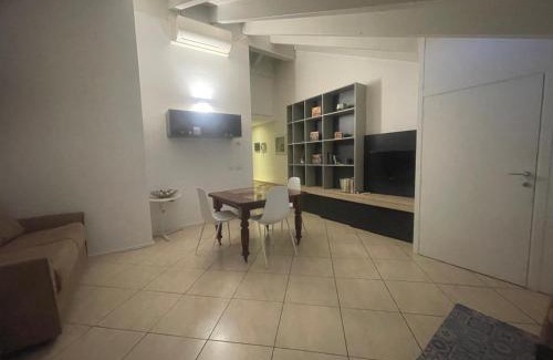 Caronno Pertusella Apartment | Milano-Como Elegant with AC e WIFI front station