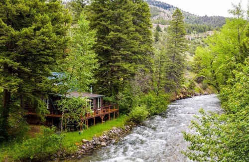 Livingston Cottage | Mill Creek Cabin - Creek Frontage Cozy Mountain Cabin on Mill Creek!
