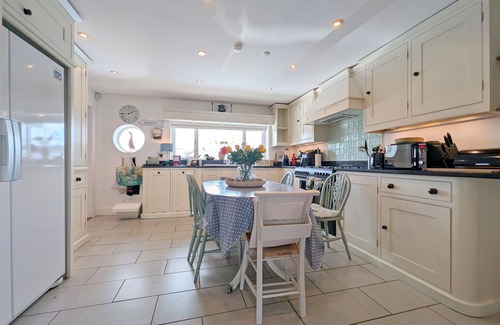 Emsworth Cottage | Mill Pond House - Sleeps 8 guests in 4 bedrooms