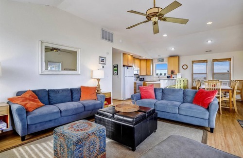 Sea Retreat House | Miller Cottage - Semi OF Home in Kitty Hawk with Hot Tub