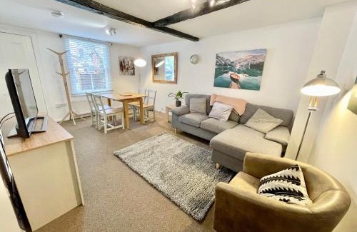 York House | Millers Cottage with Free Allocated Parking