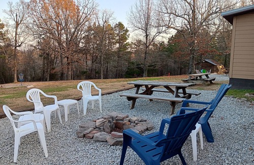 Bruno House | Millers Landing 2 - Sleeps 8. Hot Tub. 2 min to Buffalo Pt