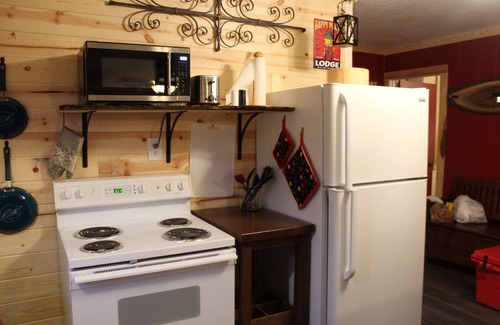 Bruno House | Millers Landing - Sleeps 14. HOT TUB. 2mi to Lwr Buffalo Rvr