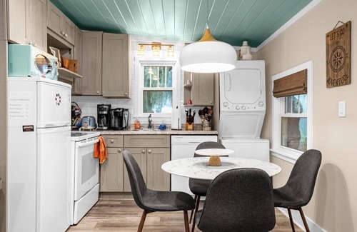 Lake Weldona House | Mills Cottage by the Little Lake