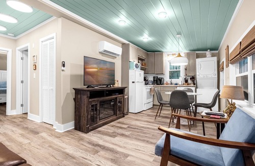 Lake Weldona House | Mills Cottage by the Little Lake