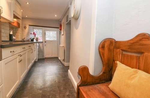 Castleton Cottage | MILLSTREAM COTTAGE, family friendly in Castleton, Peak District