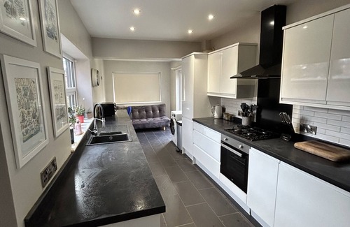 Grantham House | Millwright Villa - beautiful Victorian detached home that sleeps up to 7