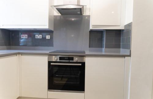 Milton Keynes House | Milton Keynes Retreat - 4 Bedroom Luxury House