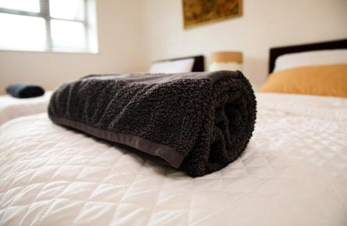 Milton Keynes House | Milton Keynes Retreat - 4 Bedroom Luxury House