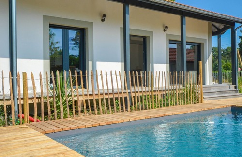 Mimizan Villa | Mimizan large renovated house with pool near beach and bike path
