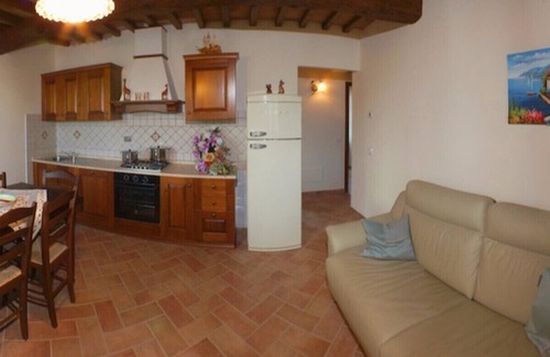 Lajatico Apartment | Mimosa Apartment 4 + 4