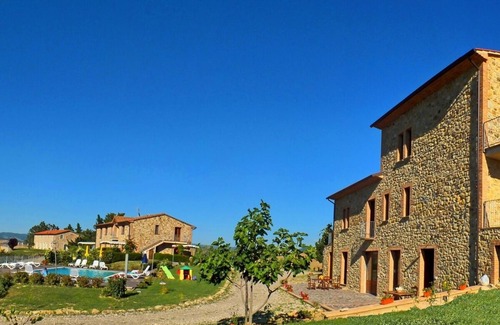 Lajatico Apartment | Mimosa Apartment 4 + 4