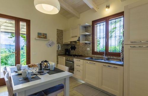 Mondavio Apartment | Mimosa apartment in Agriturismo Villa Beatrice, just 15 minutes from the beach