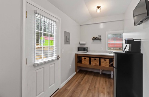 Notasulga Cabin | Mimosa- AUBURN FOOTBALL,15 minutes from Auburn University, Bucee's & Walmart