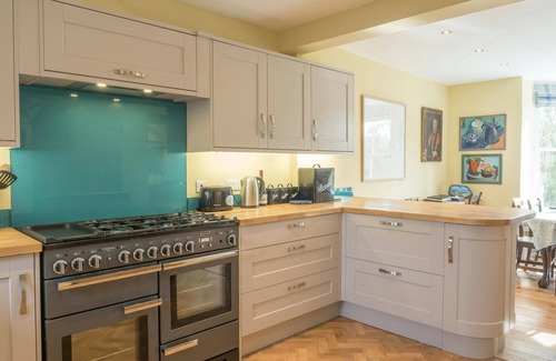 Newport Cottage | Min y Mor, Newport - Five Bedroom Cottage, Sleeps 10