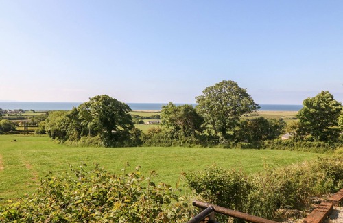 Llanystumdwy Cottage | MIN Y MOR, pet friendly, with open fire in Criccieth