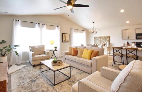 Meridian House | Mineral Spa Fire Pit Gameroom Topgolf Disc