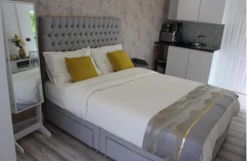 Newport Pagnell Apartment | Mini Cosy Studio Flat Milton Keynes