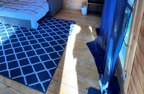 Seguin Cabin | Mini Home on the Lake