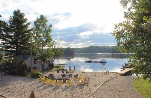 Seguin Cabin | Mini Home on the Lake