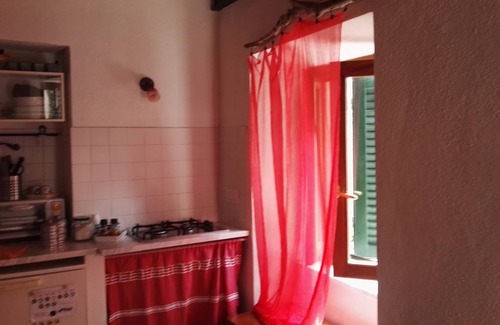 Marciana Apartment | Mini house of magnolias in the center of the medieval village of Marciana