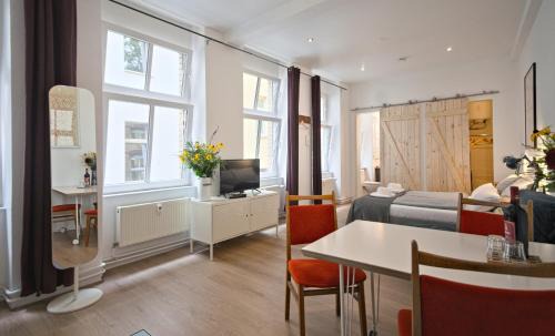 Friedrichshain-Kreuzberg Apartment | Mini-Loft (KB7)