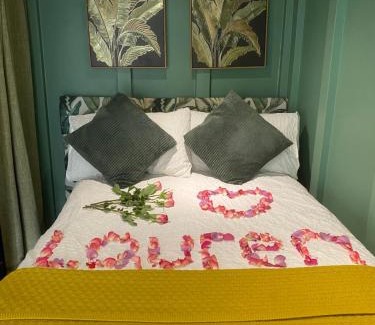 Bramcote House | Mini Love Island style guest house includes personal hot 24 hour swimming pool, heated dining pod, outdoor bathtub, BBQ and fire pit, all this is secretly located in the busy suburbs of Nottingham