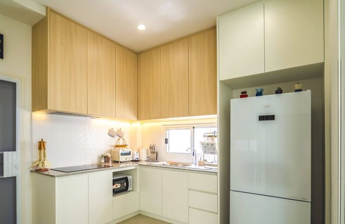 San Sai Villa | Minimal Luxury 4 Bedroom Home - Walk to Shopping and Supermarket.