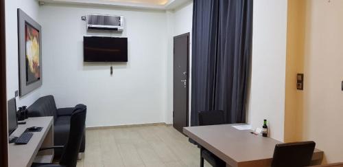 Palaio Faliro Apartment | Minimal Studio in Paleo Faliro