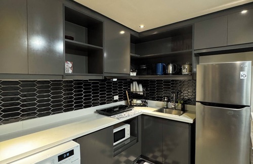 Pembo Apartment | Minimalist 1BR Exec Suite + Best City View of BGC