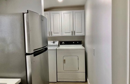 Ashland House | Minimalist Living 1BR In-Law AC Unit with Private Washer & Dryer