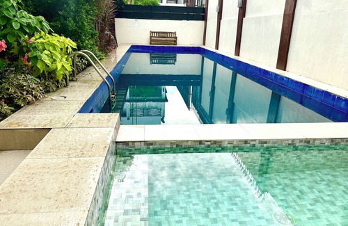 Moonwalk Villa | Minimalist Retreat with a Expansive Turf Garden and Vivid Blue Pool