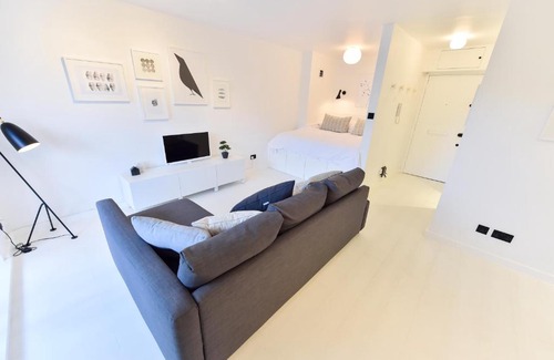 Kensington Apartment | Minimalist studio with balcony in Kensington, Sleeps 4