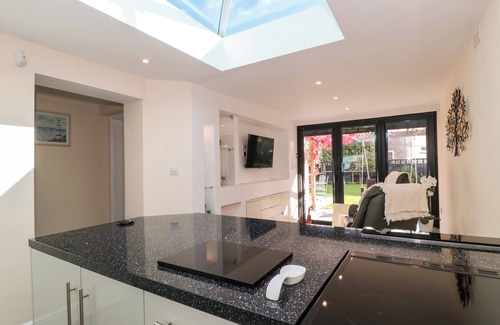 Milton Cottage | MINIME, pet friendly, with a garden in Weston-Super-Mare