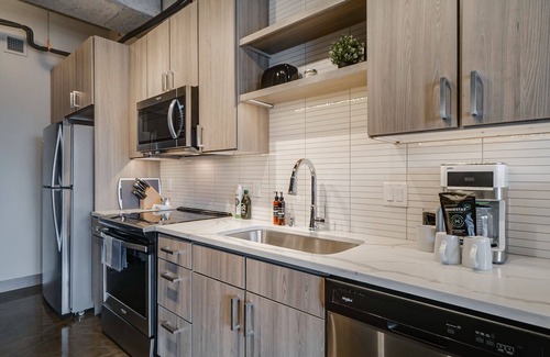 Warehouse District Apartment | MINNeSTAY* Sable 703