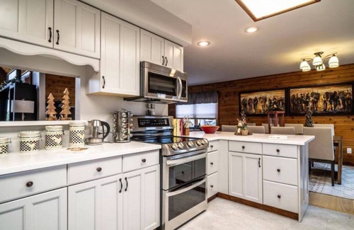 Big Creek Cabin | Minnies Mountain Lake House sleeps 10 Pet Friendly