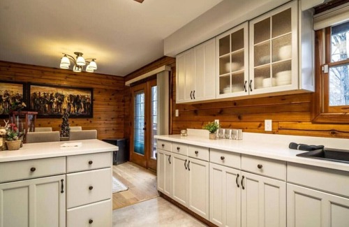 Big Creek Cabin | Minnies Mountain Lake House sleeps 10 Pet Friendly