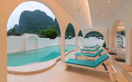 Ten Mile Gallery Hotel | Minos Hotel