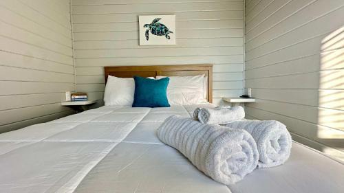 Crystal Beach House | Mins to Beach 2 Bdrm Sleeps up to 6 - New Listing!