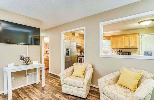 Pensacola Heights House | Mins to Beach & Shopping! Brilliant in Bellview