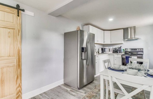 West Pensacola Apartment | Mins to Downtown & the Beach! Comfy Myrtle Suite
