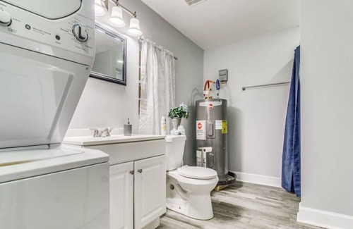 West Pensacola House | Mins to Downtown & the Beach! Myrtle Two-Suites!