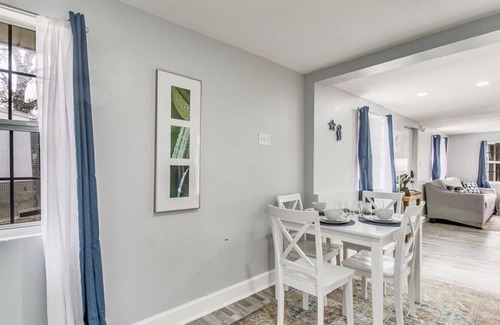West Pensacola House | Mins to Downtown & the Beach! Myrtle Two-Suites!