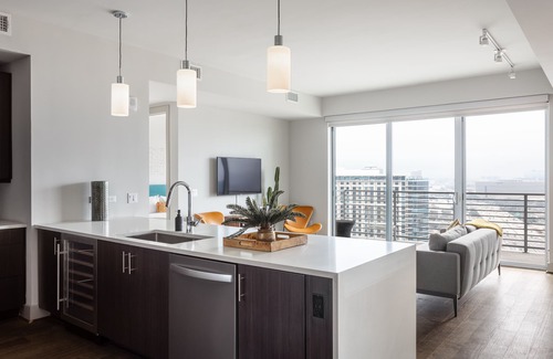 Uptown Apartment | Mint House Dallas – Victory Park