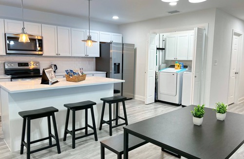 West Dallas House | Minutes away from AT&T Stadium, American Airlines, and Downtown Dallas.