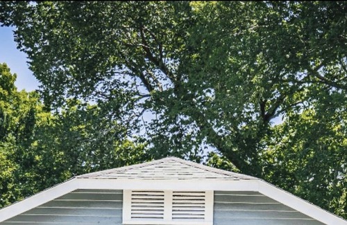 Baton Rouge Cottage | Minutes away from LSU , Downtown, State Capital, and River Center