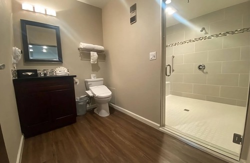 Torrance Hotel | Minutes Away from Torrance Beach and Hermosa Beach! FREE On-site Parking!