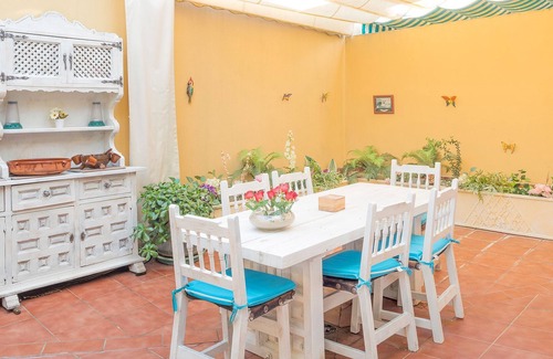Valdelagrana House | Minutes from Beach with Beautiful Patios, Wi-Fi and Charming Decor